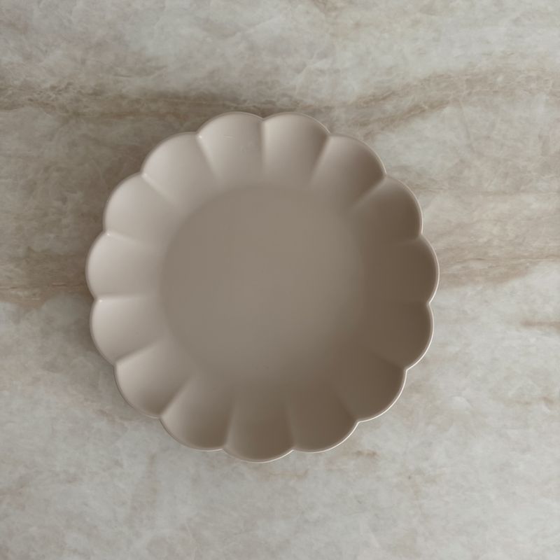 Tallerken i silikon My1 BLOSSOM StrL - Mørk sand 